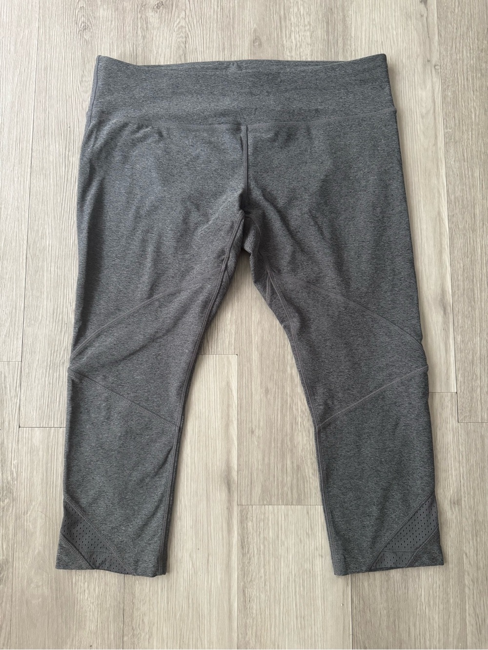 Mpg Women’s Gray Capri Leggings XL Back Zipper Pocket